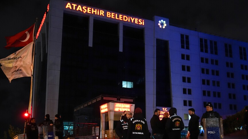 Ataşehir Belediyesine yönelik operasyonda 20 şüpheli gözaltına alındı