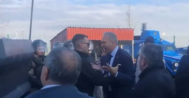 Ekrem İmamoğlu'nun "sahte diploma" davasında gerilim! CHP'liler jandarmanın üzerine yürüdü: Suat Özçağdaş hakaret savurdu!